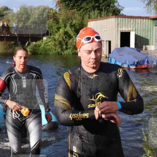 31.08.2025 - Elbe Triathlon Hamburg Luisa Fischer http://msf.ph/oto/8673273 31.08.2025 08:42:34 Schwimmen 252, 272, 276, 367 meine-sportfotos.de