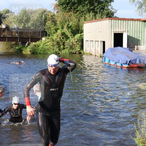 31.08.2025 - Elbe Triathlon Hamburg Luisa Fischer http://msf.ph/oto/8673289 31.08.2025 08:42:36 Schwimmen 252, 272, 276, 367 meine-sportfotos.de