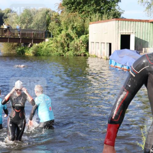 31.08.2025 - Elbe Triathlon Hamburg Luisa Fischer http://msf.ph/oto/8673299 31.08.2025 08:42:38 Schwimmen 252, 272, 367, 369 meine-sportfotos.de