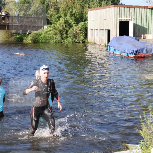 31.08.2025 - Elbe Triathlon Hamburg Luisa Fischer http://msf.ph/oto/8673307 31.08.2025 08:42:39 Schwimmen 270, 272, 367, 369 meine-sportfotos.de