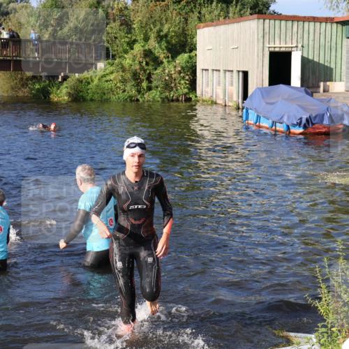 31.08.2025 - Elbe Triathlon Hamburg Luisa Fischer http://msf.ph/oto/8673313 31.08.2025 08:42:39 Schwimmen 270, 272, 367, 369 meine-sportfotos.de