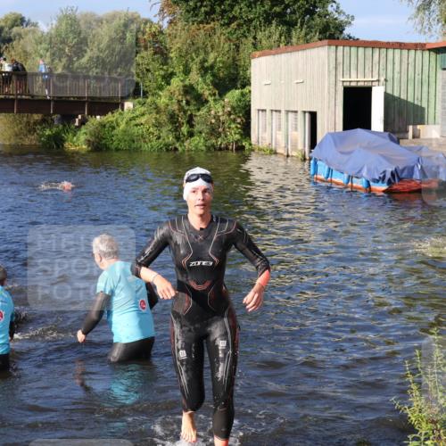 31.08.2025 - Elbe Triathlon Hamburg Luisa Fischer http://msf.ph/oto/8673317 31.08.2025 08:42:40 Schwimmen 270, 272, 367, 369 meine-sportfotos.de