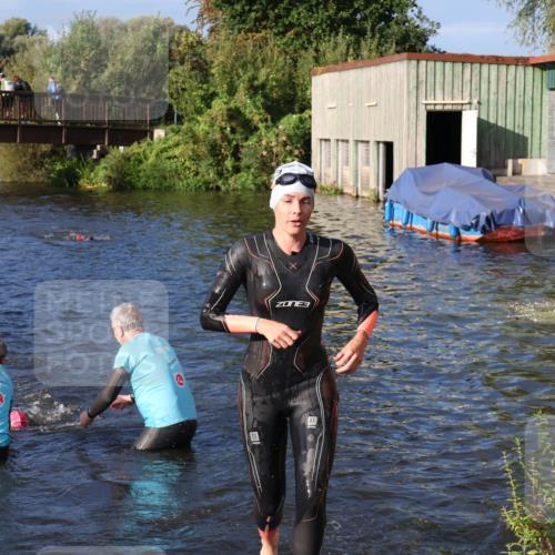 31.08.2025 - Elbe Triathlon Hamburg Luisa Fischer http://msf.ph/oto/8673322 31.08.2025 08:42:40 Schwimmen 270, 272, 367, 369 meine-sportfotos.de