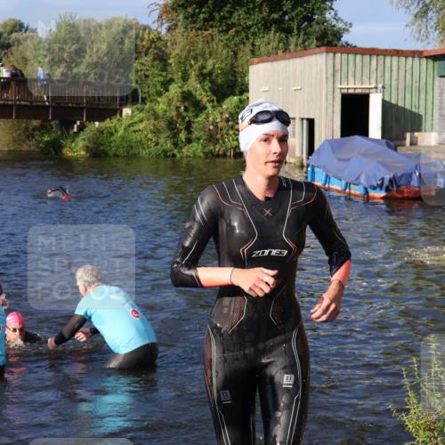 31.08.2025 - Elbe Triathlon Hamburg Luisa Fischer http://msf.ph/oto/8673326 31.08.2025 08:42:41 Schwimmen 270, 272, 369 meine-sportfotos.de