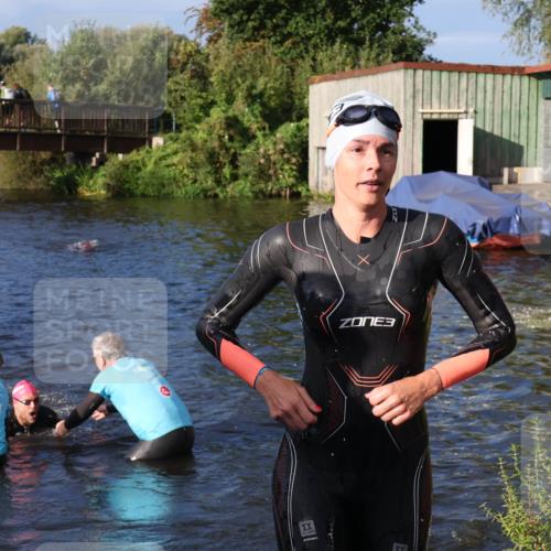 31.08.2025 - Elbe Triathlon Hamburg Luisa Fischer http://msf.ph/oto/8673331 31.08.2025 08:42:41 Schwimmen 270, 272, 369 meine-sportfotos.de