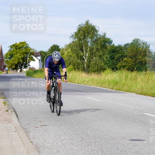 31.08.2025 - Elbe Triathlon Hamburg Michael Burmester http://msf.ph/oto/8673341 31.08.2025 10:11:09 Radfahren 418, 576 meine-sportfotos.de