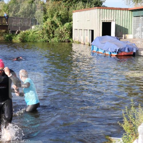 31.08.2025 - Elbe Triathlon Hamburg Luisa Fischer http://msf.ph/oto/8673346 31.08.2025 08:42:46 Schwimmen 270, 369 meine-sportfotos.de