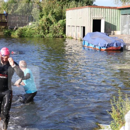 31.08.2025 - Elbe Triathlon Hamburg Luisa Fischer http://msf.ph/oto/8673349 31.08.2025 08:42:46 Schwimmen 270, 369 meine-sportfotos.de