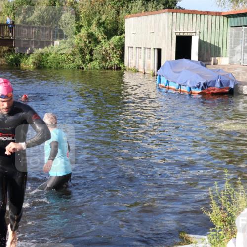 31.08.2025 - Elbe Triathlon Hamburg Luisa Fischer http://msf.ph/oto/8673352 31.08.2025 08:42:47 Schwimmen 270, 369 meine-sportfotos.de
