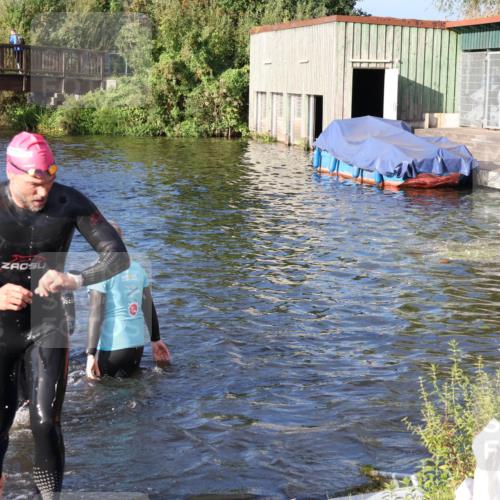 31.08.2025 - Elbe Triathlon Hamburg Luisa Fischer http://msf.ph/oto/8673354 31.08.2025 08:42:47 Schwimmen 270, 369 meine-sportfotos.de