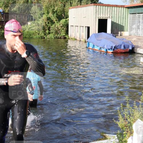 31.08.2025 - Elbe Triathlon Hamburg Luisa Fischer http://msf.ph/oto/8673358 31.08.2025 08:42:48 Schwimmen 270, 369 meine-sportfotos.de