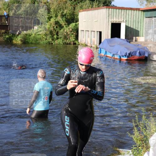31.08.2025 - Elbe Triathlon Hamburg Luisa Fischer http://msf.ph/oto/8673364 31.08.2025 08:42:50 Schwimmen 270, 369 meine-sportfotos.de
