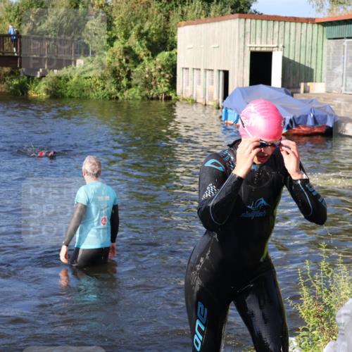 31.08.2025 - Elbe Triathlon Hamburg Luisa Fischer http://msf.ph/oto/8673368 31.08.2025 08:42:50 Schwimmen 270, 369 meine-sportfotos.de