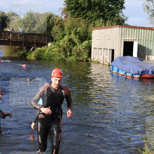 31.08.2025 - Elbe Triathlon Hamburg Luisa Fischer http://msf.ph/oto/8673375 31.08.2025 08:43:08 Schwimmen 265 meine-sportfotos.de