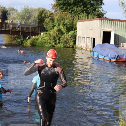 31.08.2025 - Elbe Triathlon Hamburg Luisa Fischer http://msf.ph/oto/8673379 31.08.2025 08:43:09 Schwimmen 265 meine-sportfotos.de