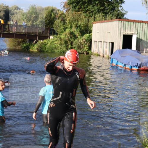 31.08.2025 - Elbe Triathlon Hamburg Luisa Fischer http://msf.ph/oto/8673381 31.08.2025 08:43:09 Schwimmen 265 meine-sportfotos.de