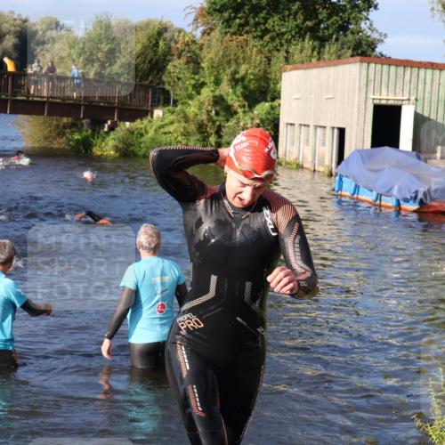 31.08.2025 - Elbe Triathlon Hamburg Luisa Fischer http://msf.ph/oto/8673382 31.08.2025 08:43:09 Schwimmen 265 meine-sportfotos.de