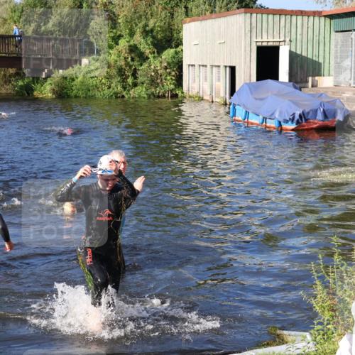 31.08.2025 - Elbe Triathlon Hamburg Luisa Fischer http://msf.ph/oto/8673400 31.08.2025 08:43:19 Schwimmen 248, 275, 381 meine-sportfotos.de