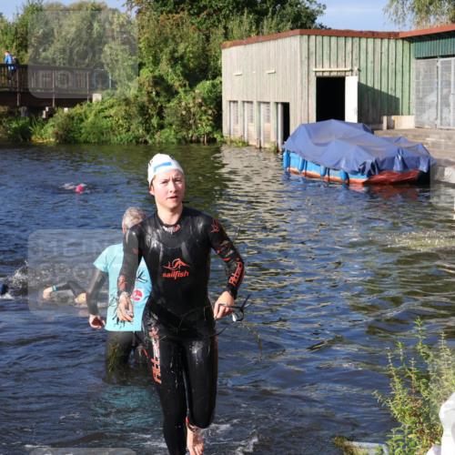 31.08.2025 - Elbe Triathlon Hamburg Luisa Fischer http://msf.ph/oto/8673407 31.08.2025 08:43:20 Schwimmen 248, 275, 381 meine-sportfotos.de
