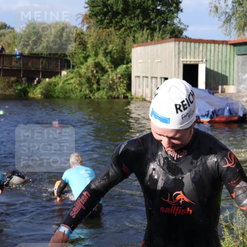 31.08.2025 - Elbe Triathlon Hamburg Luisa Fischer http://msf.ph/oto/8673420 31.08.2025 08:43:22 Schwimmen 248, 275, 381 meine-sportfotos.de