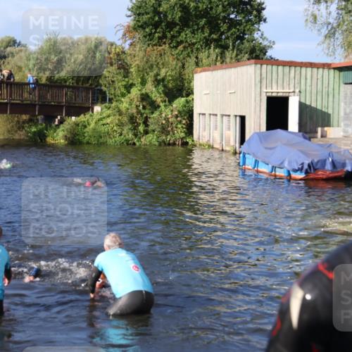 31.08.2025 - Elbe Triathlon Hamburg Luisa Fischer http://msf.ph/oto/8673422 31.08.2025 08:43:22 Schwimmen 248, 275, 381 meine-sportfotos.de