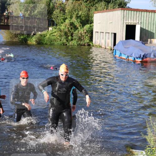 31.08.2025 - Elbe Triathlon Hamburg Luisa Fischer http://msf.ph/oto/8673424 31.08.2025 08:43:26 Schwimmen 248, 381 meine-sportfotos.de