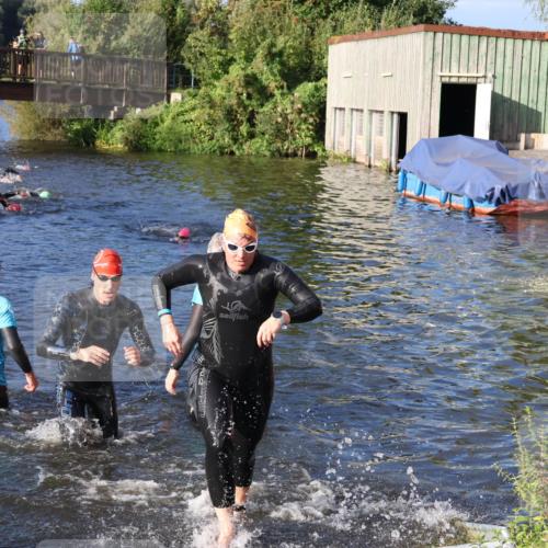 31.08.2025 - Elbe Triathlon Hamburg Luisa Fischer http://msf.ph/oto/8673427 31.08.2025 08:43:27 Schwimmen 248, 381 meine-sportfotos.de