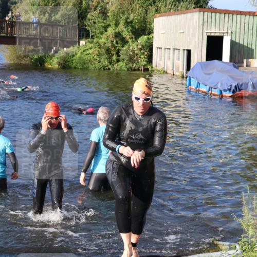31.08.2025 - Elbe Triathlon Hamburg Luisa Fischer http://msf.ph/oto/8673434 31.08.2025 08:43:27 Schwimmen 248, 381 meine-sportfotos.de