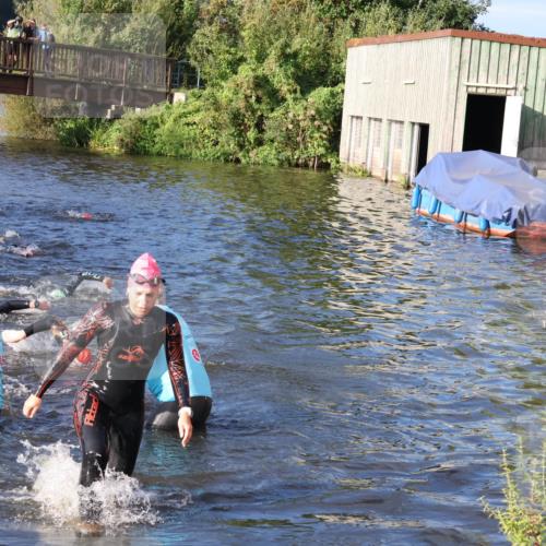 31.08.2025 - Elbe Triathlon Hamburg Luisa Fischer http://msf.ph/oto/8673448 31.08.2025 08:43:44 Schwimmen 279, 298, 303, 314, 376 meine-sportfotos.de