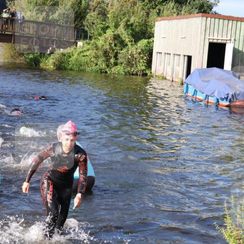 31.08.2025 - Elbe Triathlon Hamburg Luisa Fischer http://msf.ph/oto/8673453 31.08.2025 08:43:44 Schwimmen 279, 298, 303, 314, 376 meine-sportfotos.de