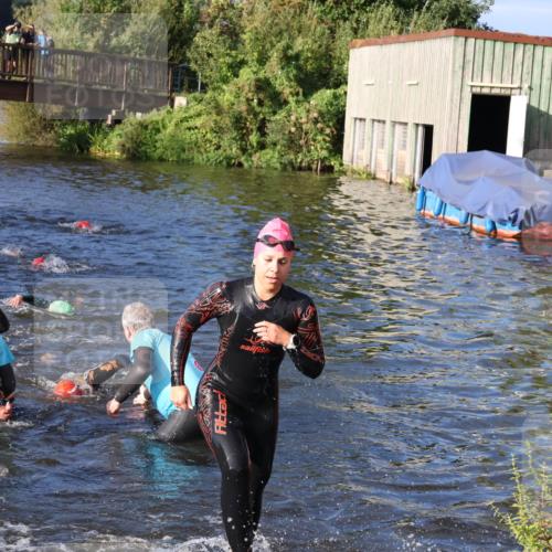 31.08.2025 - Elbe Triathlon Hamburg Luisa Fischer http://msf.ph/oto/8673458 31.08.2025 08:43:45 Schwimmen 279, 298, 303, 314, 376 meine-sportfotos.de