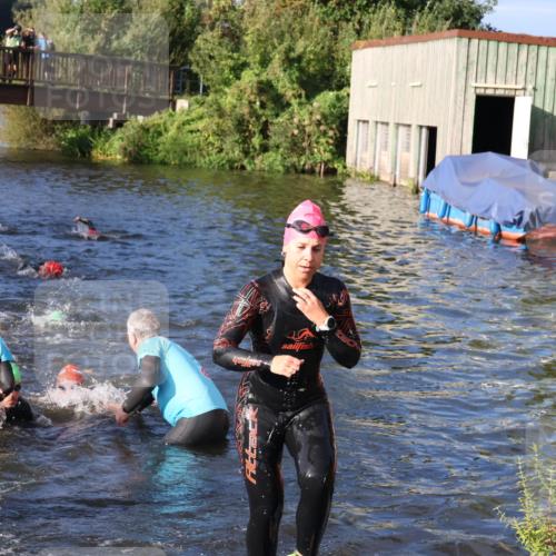 31.08.2025 - Elbe Triathlon Hamburg Luisa Fischer http://msf.ph/oto/8673460 31.08.2025 08:43:45 Schwimmen 279, 298, 303, 314, 376 meine-sportfotos.de
