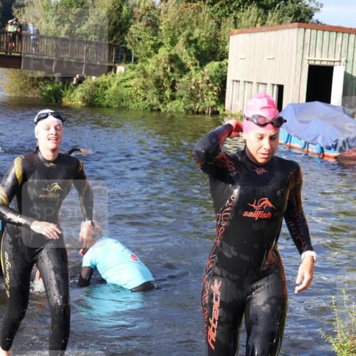 31.08.2025 - Elbe Triathlon Hamburg Luisa Fischer http://msf.ph/oto/8673468 31.08.2025 08:43:46 Schwimmen 279, 283, 298, 303, 314, 376 meine-sportfotos.de