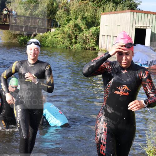 31.08.2025 - Elbe Triathlon Hamburg Luisa Fischer http://msf.ph/oto/8673470 31.08.2025 08:43:46 Schwimmen 279, 283, 298, 303, 314, 376 meine-sportfotos.de