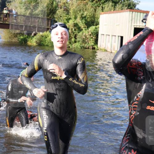 31.08.2025 - Elbe Triathlon Hamburg Luisa Fischer http://msf.ph/oto/8673475 31.08.2025 08:43:47 Schwimmen 279, 283, 298, 303, 314, 376 meine-sportfotos.de
