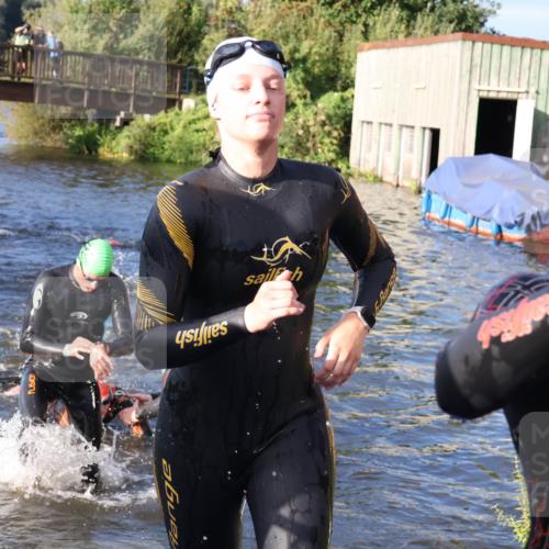 31.08.2025 - Elbe Triathlon Hamburg Luisa Fischer http://msf.ph/oto/8673477 31.08.2025 08:43:47 Schwimmen 279, 283, 298, 303, 314, 376 meine-sportfotos.de