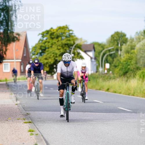 31.08.2025 - Elbe Triathlon Hamburg Michael Burmester http://msf.ph/oto/8673478 31.08.2025 10:12:03 Radfahren 402, 593, 852, 882 meine-sportfotos.de