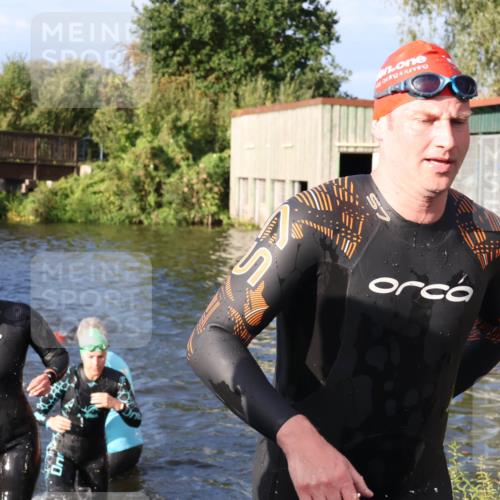 31.08.2025 - Elbe Triathlon Hamburg Luisa Fischer http://msf.ph/oto/8673489 31.08.2025 08:43:54 Schwimmen 279, 283, 314, 375, 376 meine-sportfotos.de