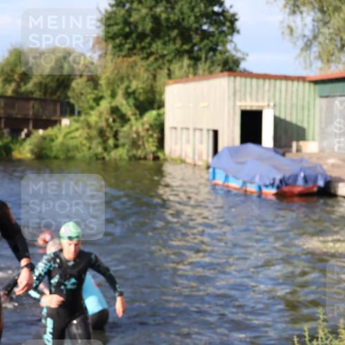 31.08.2025 - Elbe Triathlon Hamburg Luisa Fischer http://msf.ph/oto/8673495 31.08.2025 08:43:54 Schwimmen 279, 283, 314, 375, 376 meine-sportfotos.de
