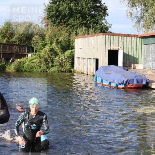 31.08.2025 - Elbe Triathlon Hamburg Luisa Fischer http://msf.ph/oto/8673499 31.08.2025 08:43:55 Schwimmen 279, 283, 375, 376 meine-sportfotos.de