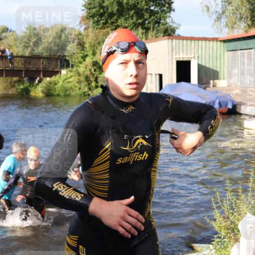 31.08.2025 - Elbe Triathlon Hamburg Luisa Fischer http://msf.ph/oto/8673548 31.08.2025 08:44:10 Schwimmen 256, 257, 321, 370, 373 meine-sportfotos.de