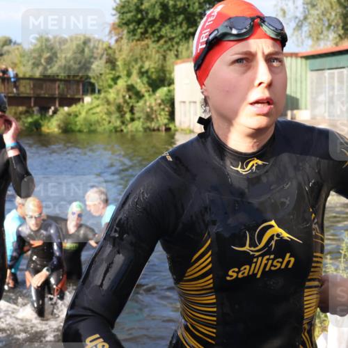 31.08.2025 - Elbe Triathlon Hamburg Luisa Fischer http://msf.ph/oto/8673550 31.08.2025 08:44:11 Schwimmen 256, 257, 321, 370, 373 meine-sportfotos.de