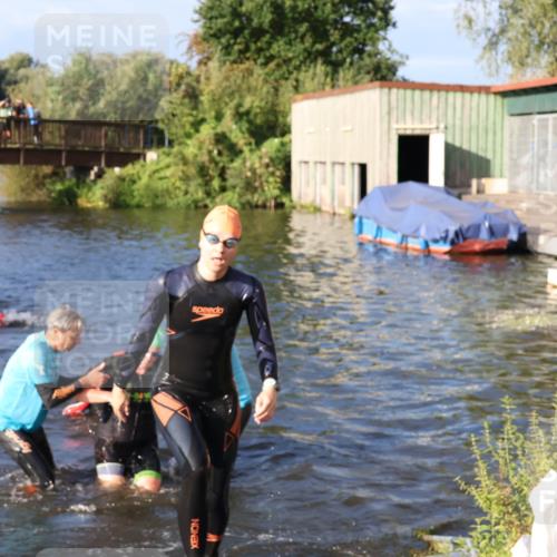 31.08.2025 - Elbe Triathlon Hamburg Luisa Fischer http://msf.ph/oto/8673564 31.08.2025 08:44:13 Schwimmen 256, 257, 321, 373 meine-sportfotos.de