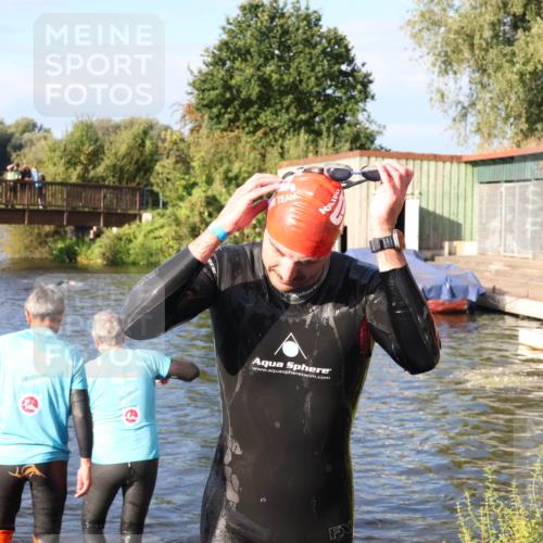 31.08.2025 - Elbe Triathlon Hamburg Luisa Fischer http://msf.ph/oto/8673603 31.08.2025 08:44:29 Schwimmen 335 meine-sportfotos.de