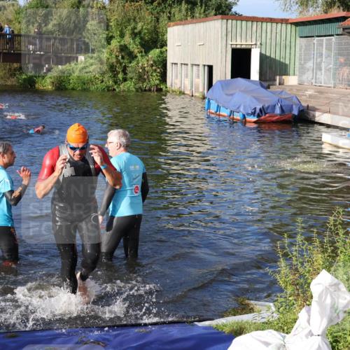 31.08.2025 - Elbe Triathlon Hamburg Luisa Fischer http://msf.ph/oto/8673642 31.08.2025 08:45:14 Schwimmen 311, 331 meine-sportfotos.de
