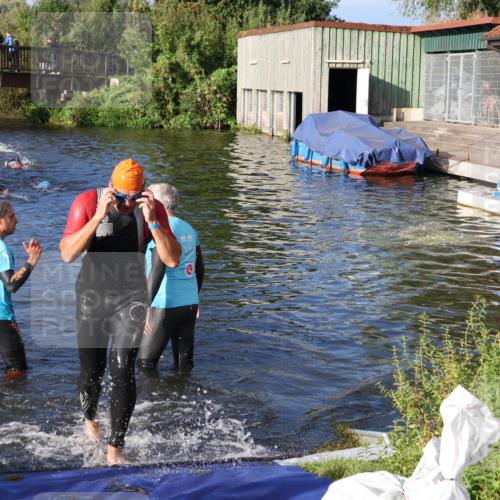 31.08.2025 - Elbe Triathlon Hamburg Luisa Fischer http://msf.ph/oto/8673647 31.08.2025 08:45:14 Schwimmen 311, 331 meine-sportfotos.de