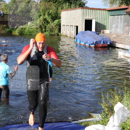 31.08.2025 - Elbe Triathlon Hamburg Luisa Fischer http://msf.ph/oto/8673654 31.08.2025 08:45:15 Schwimmen 311, 331 meine-sportfotos.de