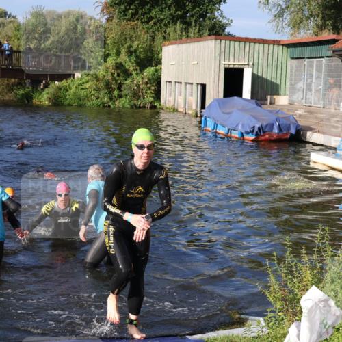 31.08.2025 - Elbe Triathlon Hamburg Luisa Fischer http://msf.ph/oto/8673665 31.08.2025 08:45:29 Schwimmen 267, 320, 348, 368 meine-sportfotos.de