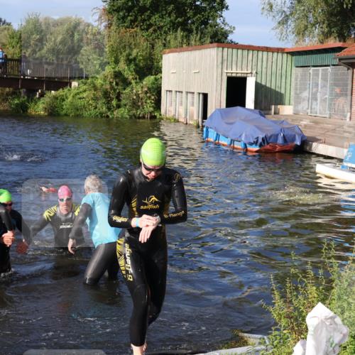 31.08.2025 - Elbe Triathlon Hamburg Luisa Fischer http://msf.ph/oto/8673667 31.08.2025 08:45:30 Schwimmen 267, 269, 320, 348, 368 meine-sportfotos.de