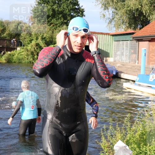 31.08.2025 - Elbe Triathlon Hamburg Luisa Fischer http://msf.ph/oto/8673746 31.08.2025 08:45:44 Schwimmen 264, 269, 292, 319, 384 meine-sportfotos.de